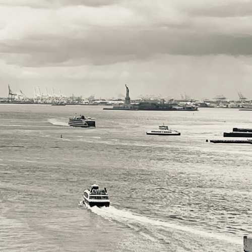 Vue sur la statue de la Liberté depuis Brooklyn Bridge