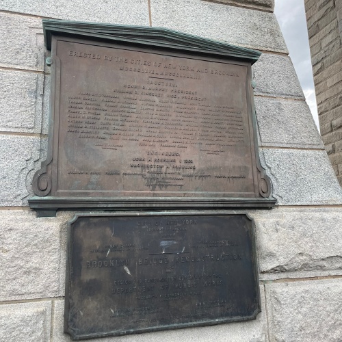 Plaque commémorative de l'inauguration du pont de Brooklyn