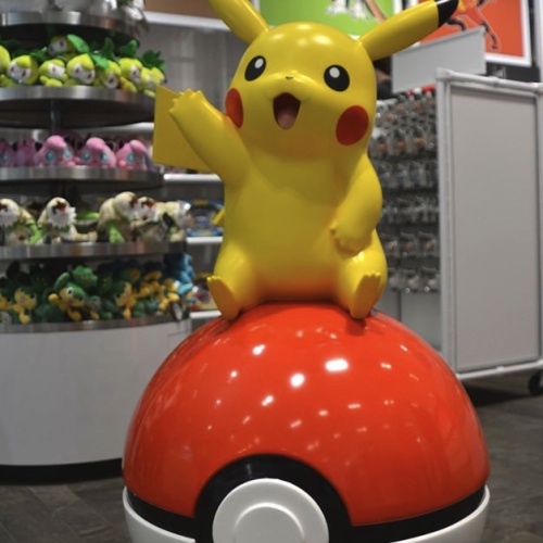 Figurine Pikachu grandeur nature - Nintendo Store New York
