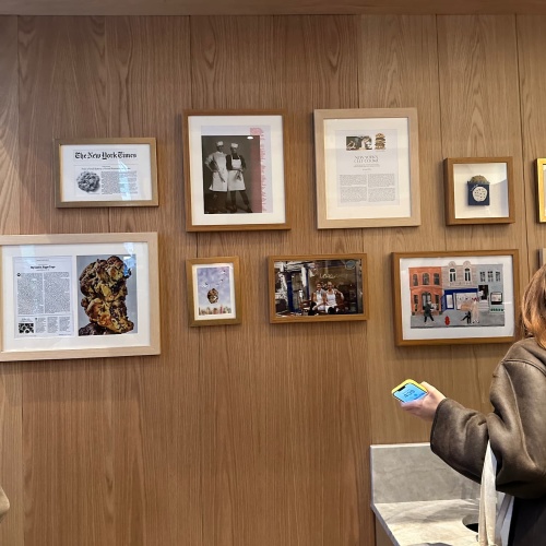 La déco à l'intérieur de la boutique Levain Bakery du Flatiron