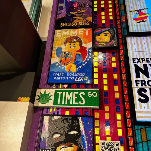 Des affiches de spectacle et film refaites en Lego - Lego Store NYC