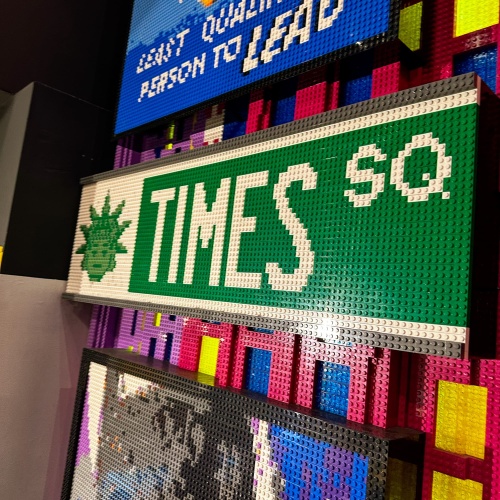 Des affiches de spectacle et film refaites en Lego - Lego Store NYC