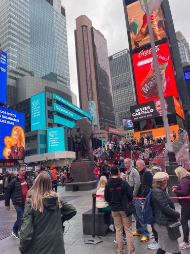 Times Square, escaliers TKTS, Statue Francis P. Duffy