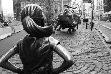 Fearless Girl face au Charging Bull&nbsp;