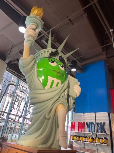 La statue de la Liberté, version M&amp;M's. Times Square, New York