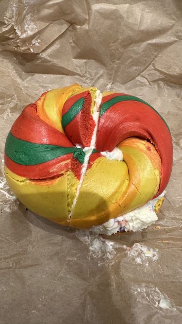 Faites le plein de couleur avec le Rainbow Bagel ! 