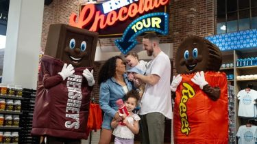 Prenez la pose avec les mascottes Hershey's - Crédit Photo : The Hershey Compagny