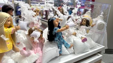 Bataille d'oreillers pour la soirée pyjama American Girl