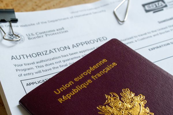 ESTA : faut-il d&eacute;clarer ses r&eacute;seaux sociaux et adresses emails ?